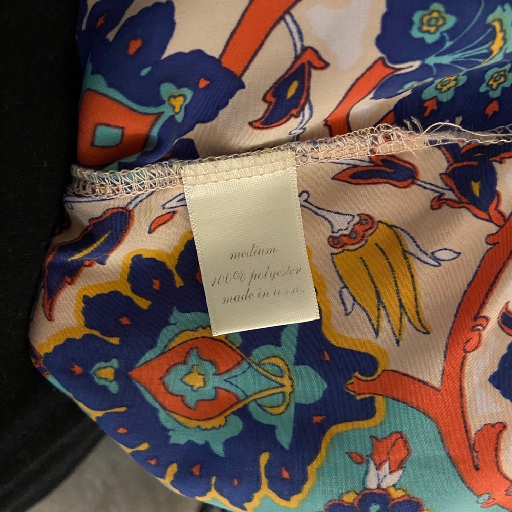 Button-Back Blouse - Picture 3 of 3